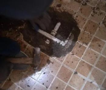 高明卫生间漏水维修公司为您分享下卫生间渗水如何处理及注意事项